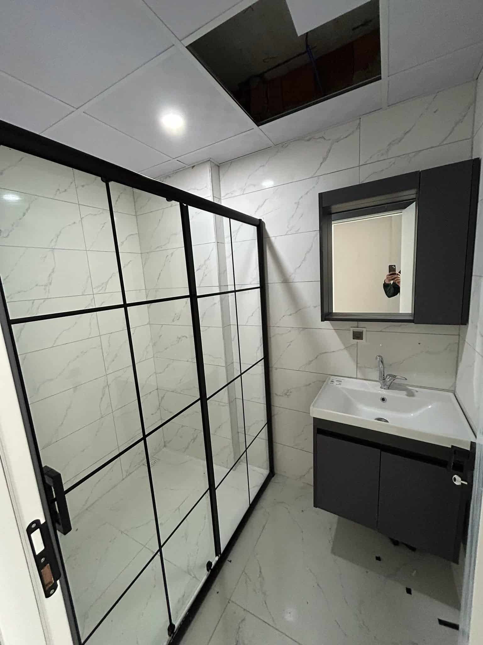 Modern banyo dolabi ve dusakabin